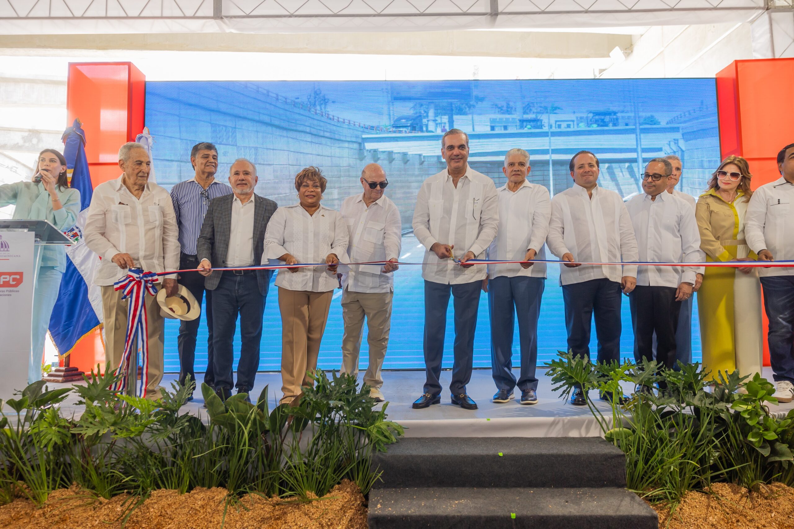 Presidente Abinader inaugura paso a desnivel Prolongación 27 de Febrero–Isabel Aguiar