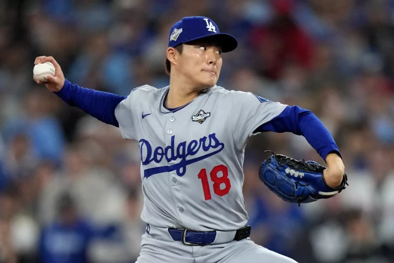 Yamamoto, con primer partido completo en Serie Mundial desde 2015, conduce a los Dodgers