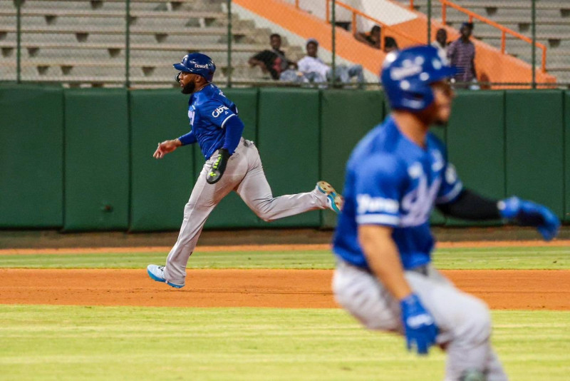 Ofensiva del Licey explota en el noveno para vencer a Toros 8-2