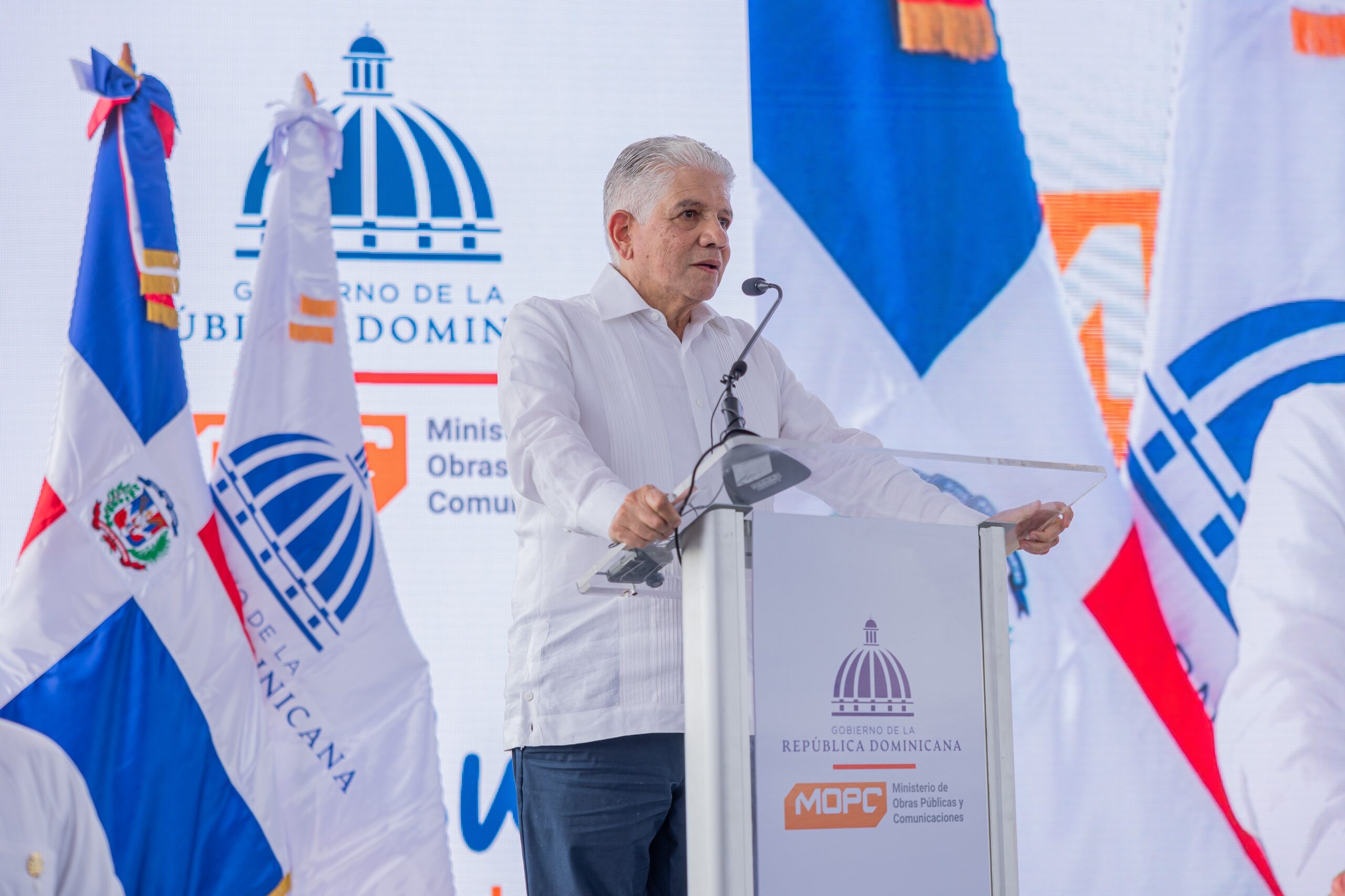 Eduardo Estrella cita obras viales que mejoran la movilidad y el desarrollo regional
