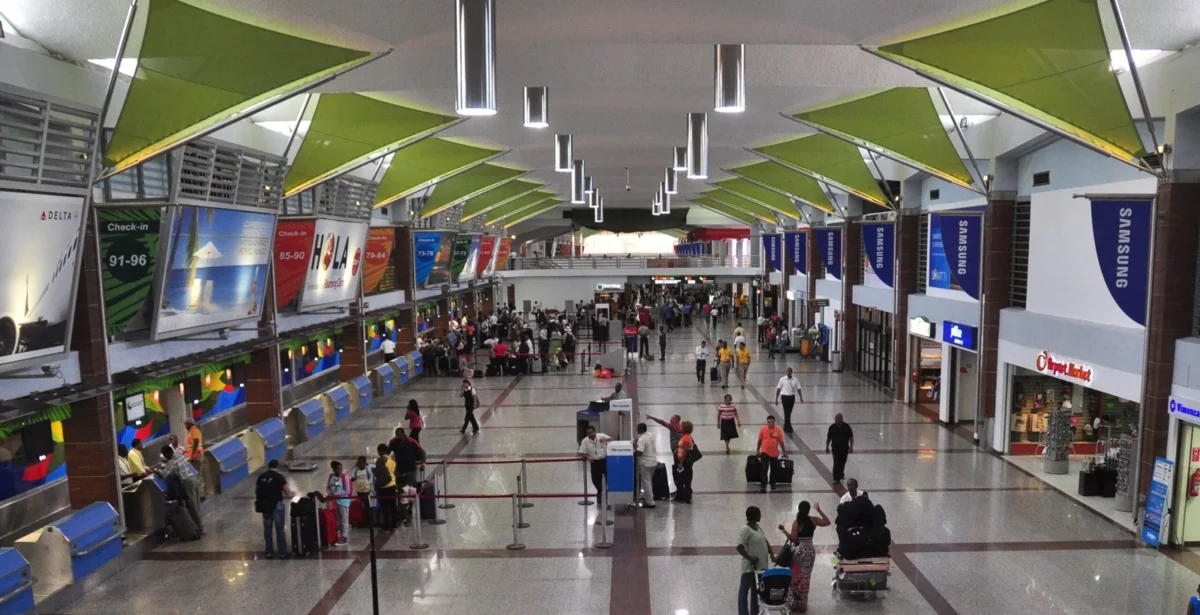 RD autoriza 800 vuelos extra tras huracán Melissa y se convierte en refugio aéreo del Caribe