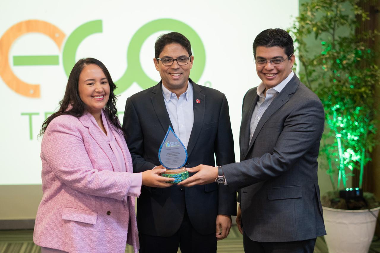 Fondo Agua Santo Domingo reconoce la gestión de Fellito Suberví por su contribución a la sostenibilidad hídrica