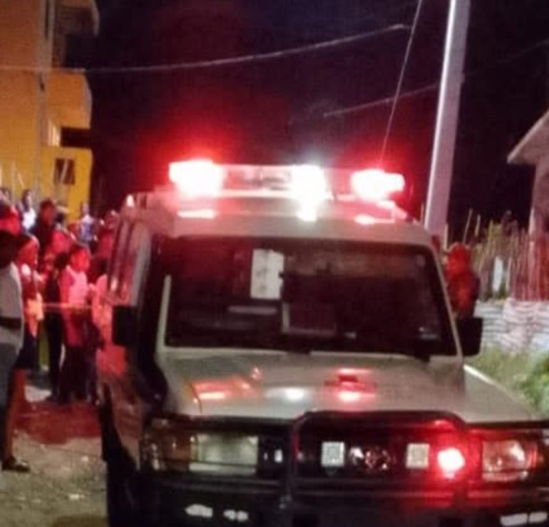 Tragedia en Baní: Madre e hijos graves tras ataque de agente de la DNCD en Villa Fundación