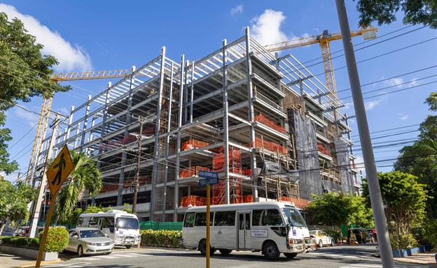 El Gobierno promete habilitar 1,525 parqueos públicos el próximo año