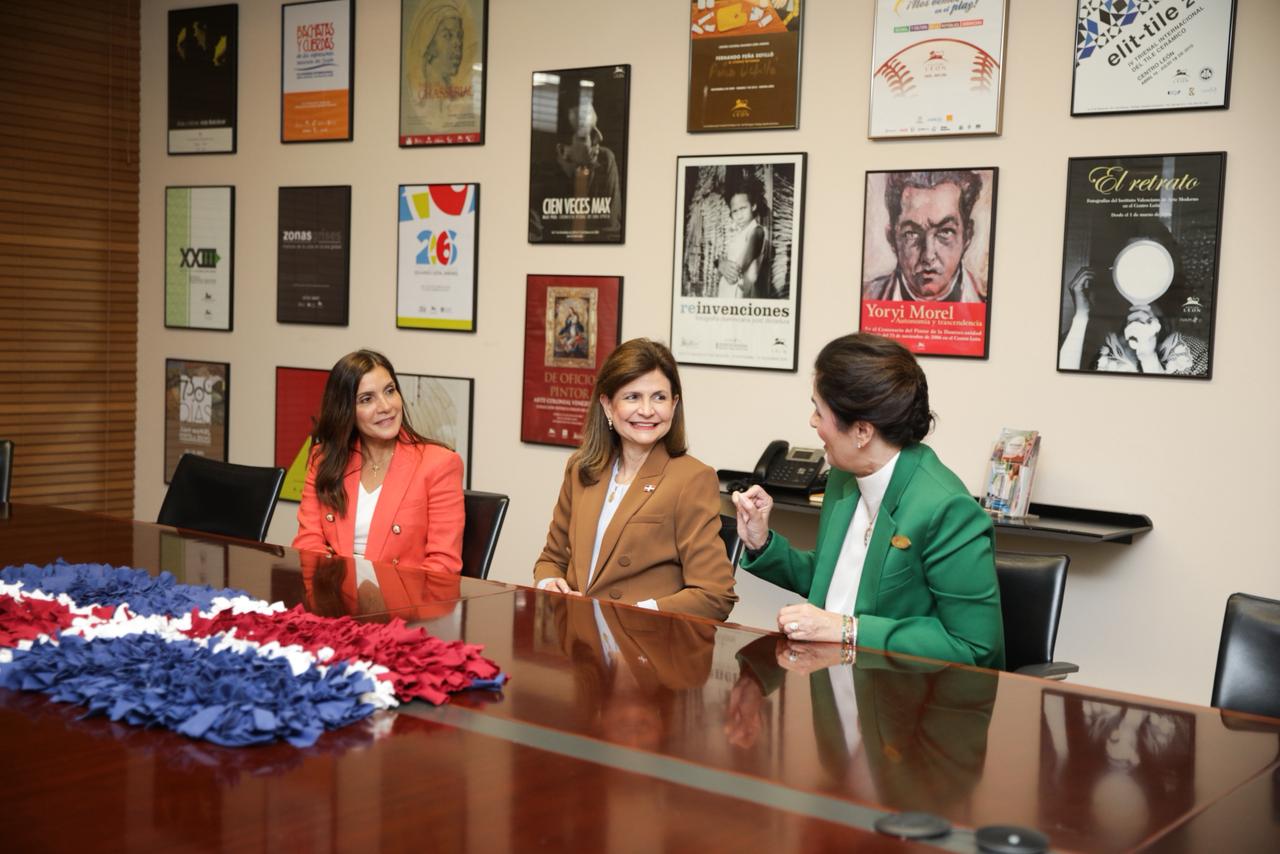 Vicepresidenta Raquel Peña y embajadora Leah Campos coinciden en la visión de Santiago como motor del desarrollo nacional