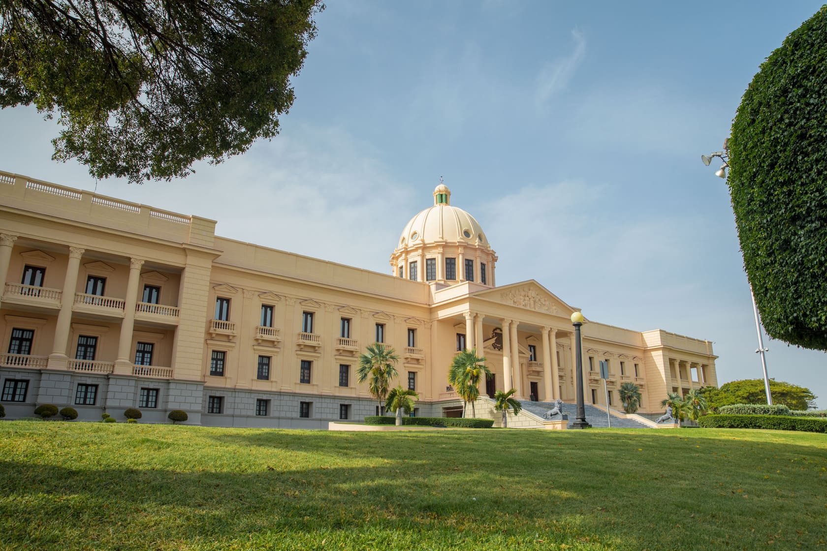 Presidente Abinader crea comisión para conmemorar el sesquicentenario del fallecimiento de Juan Pablo Duarte