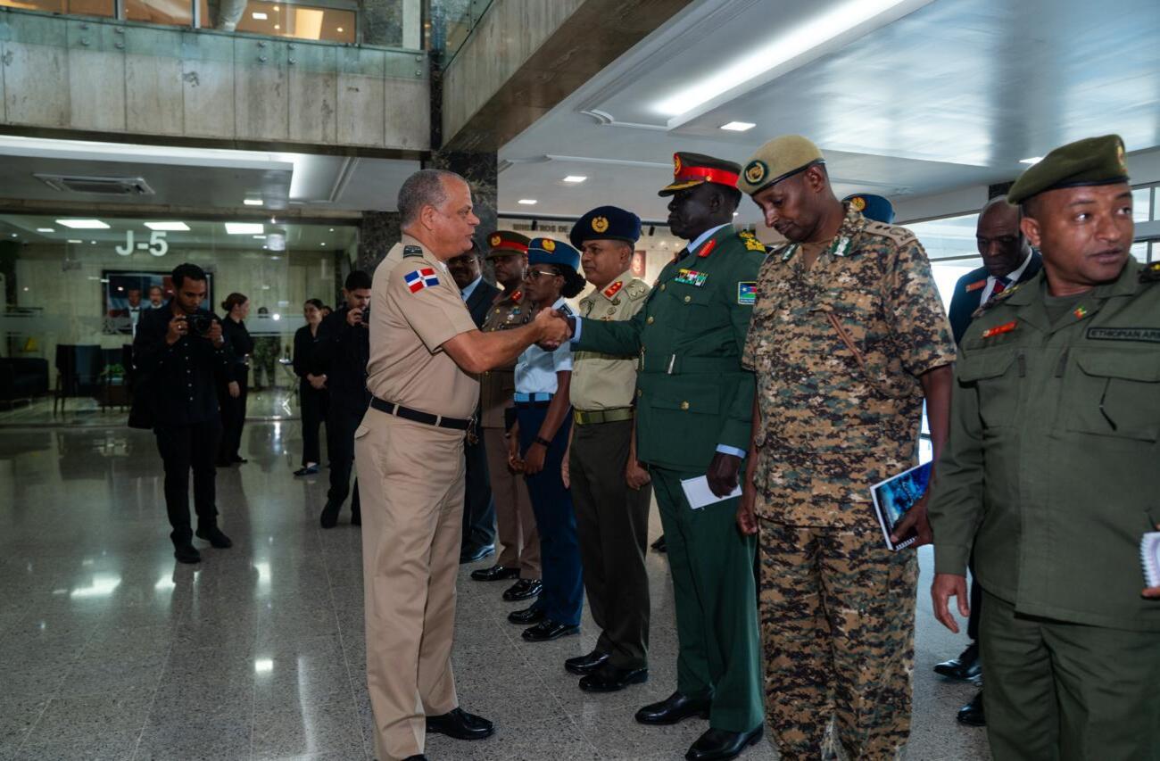 Ministerio de Defensa fortalece cooperación internacional con visita académica del Colegio de Defensa Nacional de Kenia