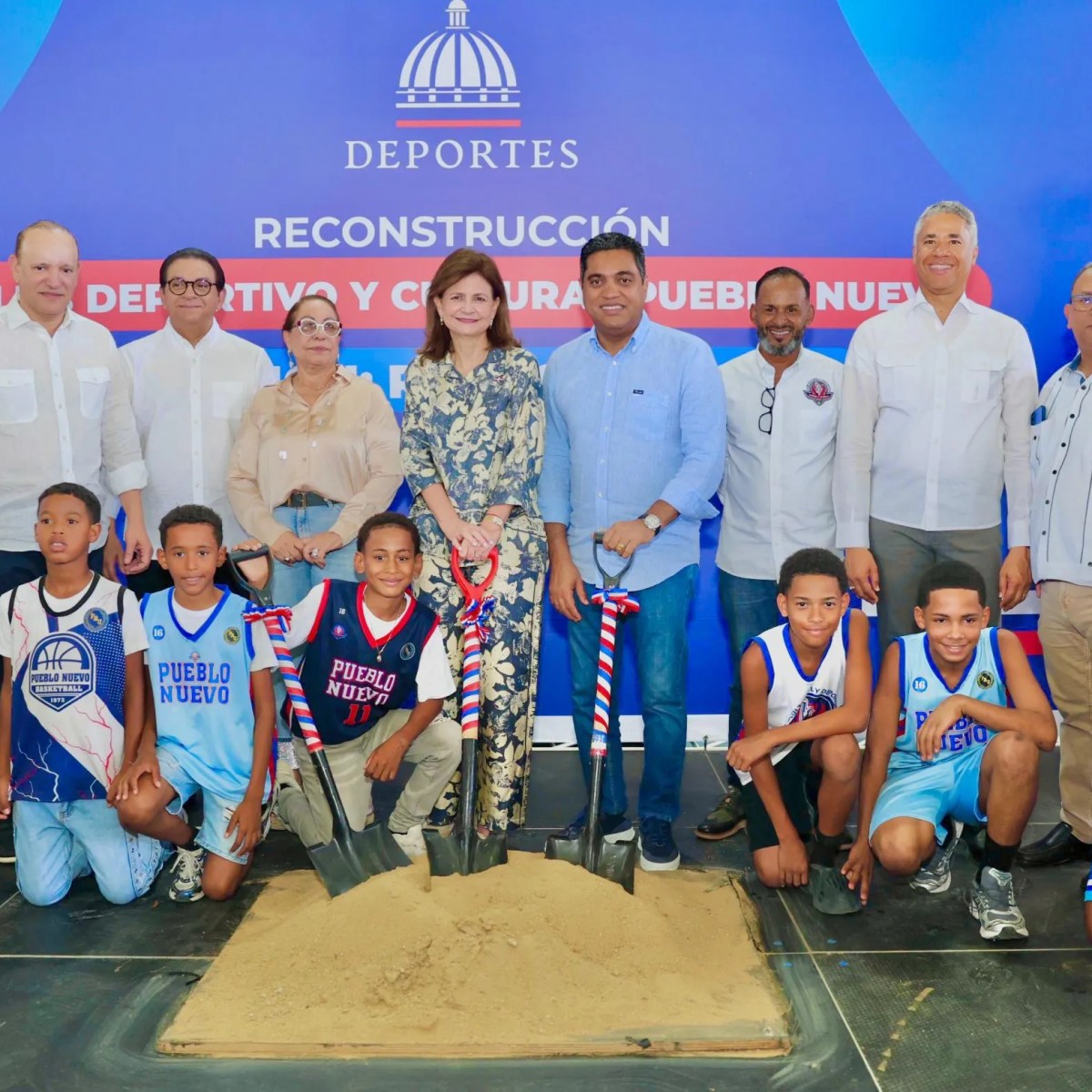 Raquel Peña y Kelvin Cruz inician la reparación del Club Pueblo Nuevo en Santiago