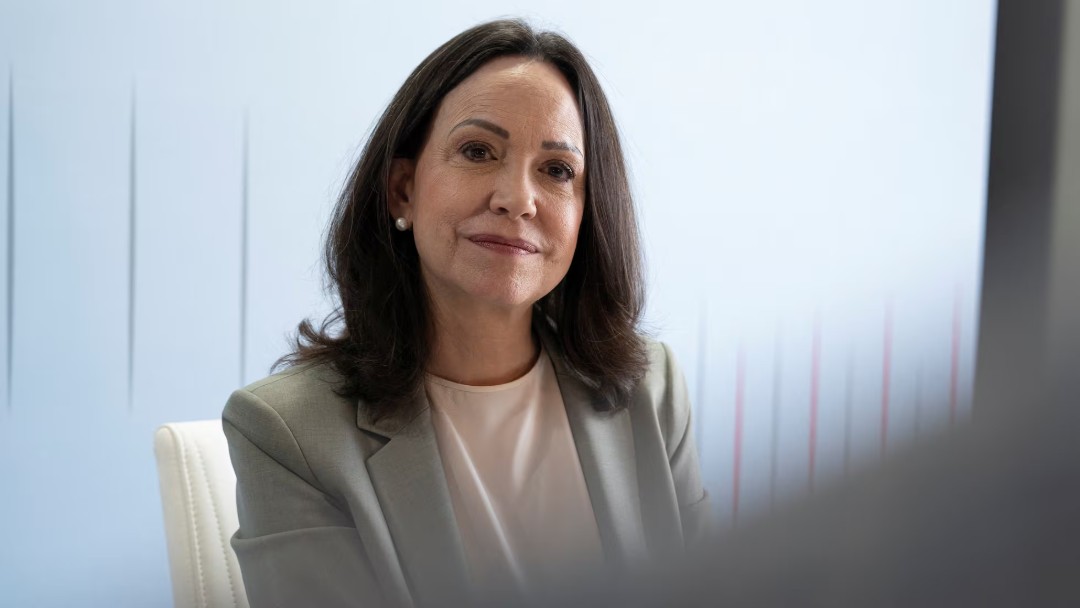 El emotivo momento de María Corina Machado antes de su acto en la Puerta del Sol