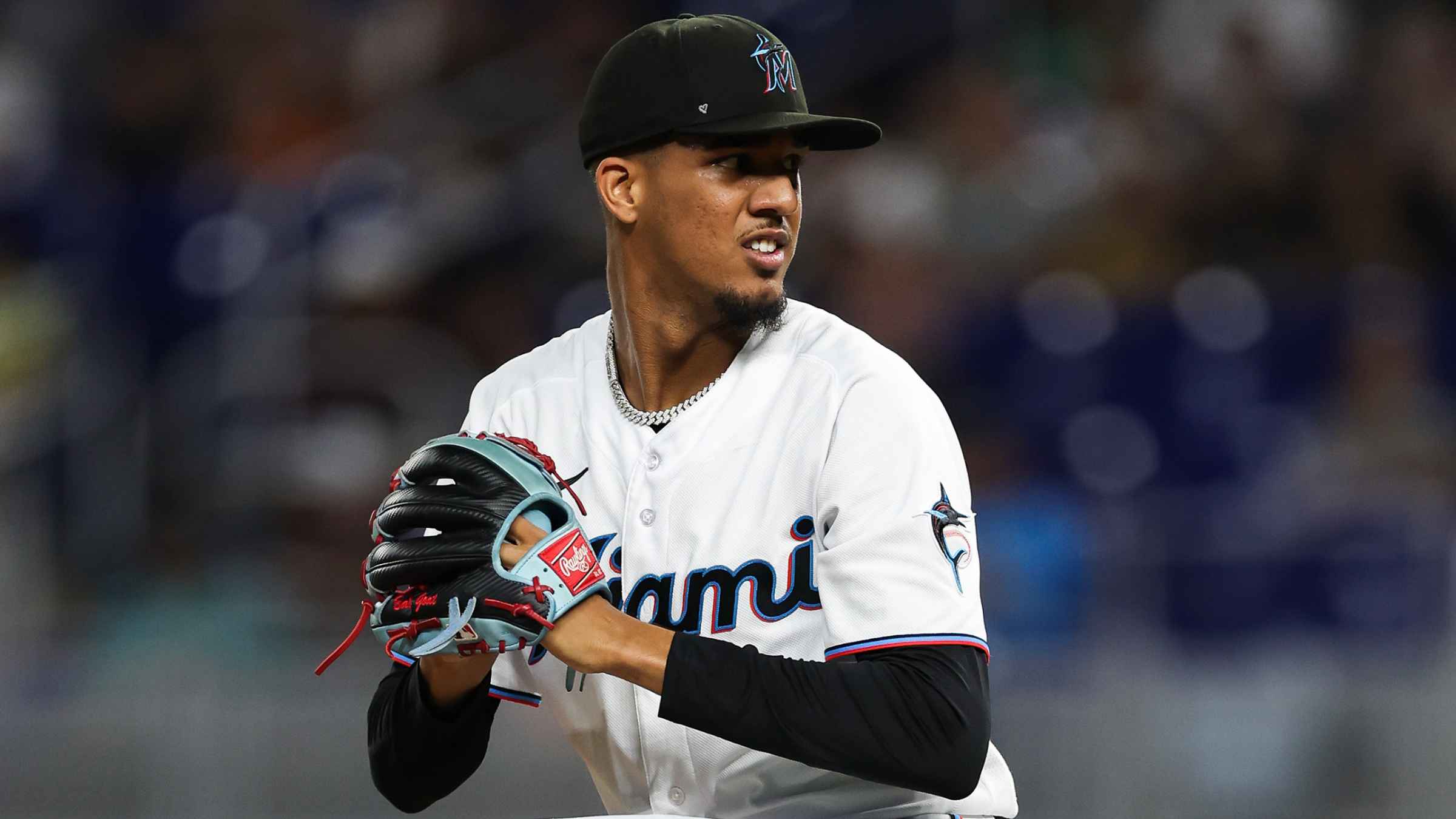 Eury Pérez y Framber Valdez lanzan este domingo en MLB