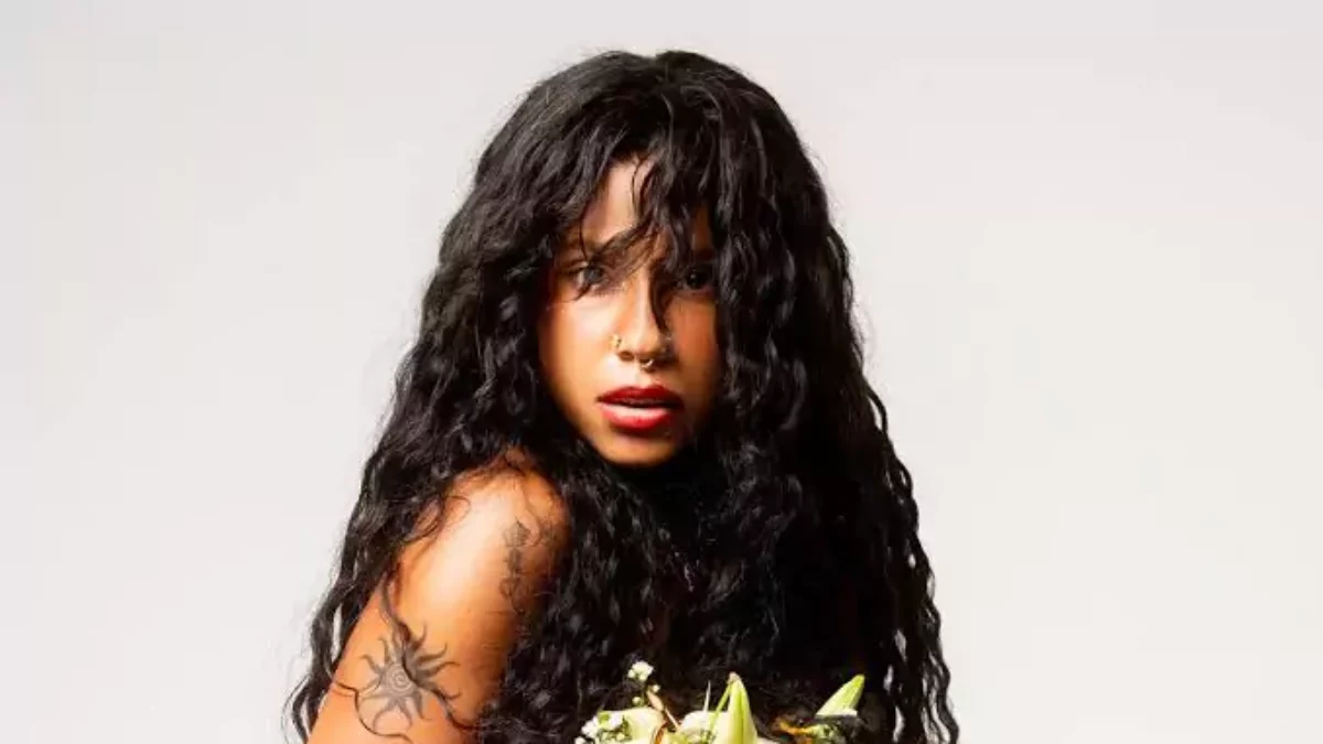 Tokischa apoya a los afectados por lluvias e inundaciones en RD