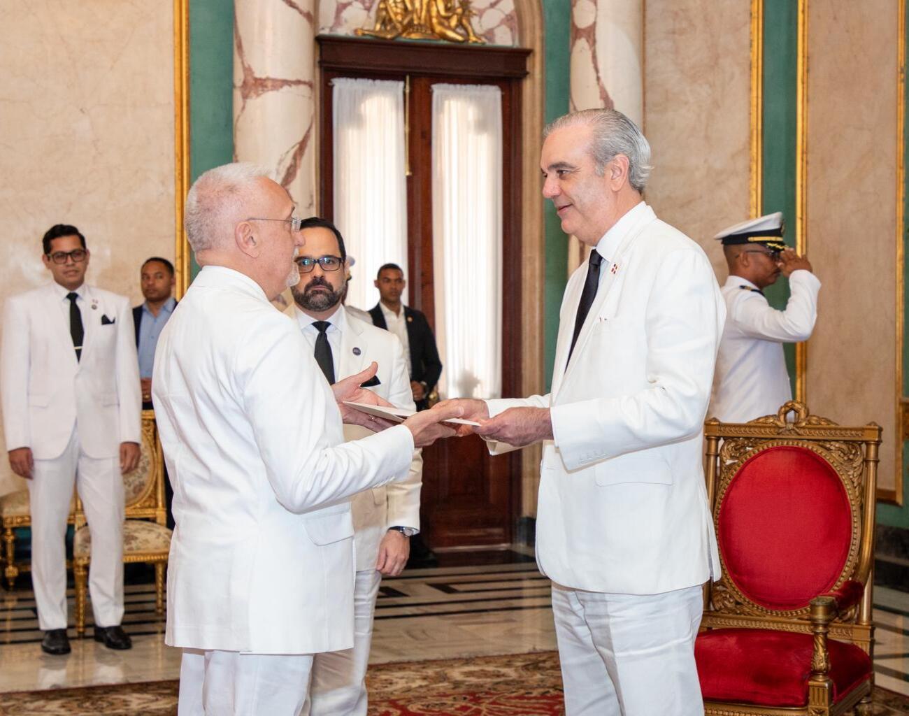 Presidente Abinader recibe cartas credenciales de seis nuevos embajadores acreditados ante el Gobierno dominicano