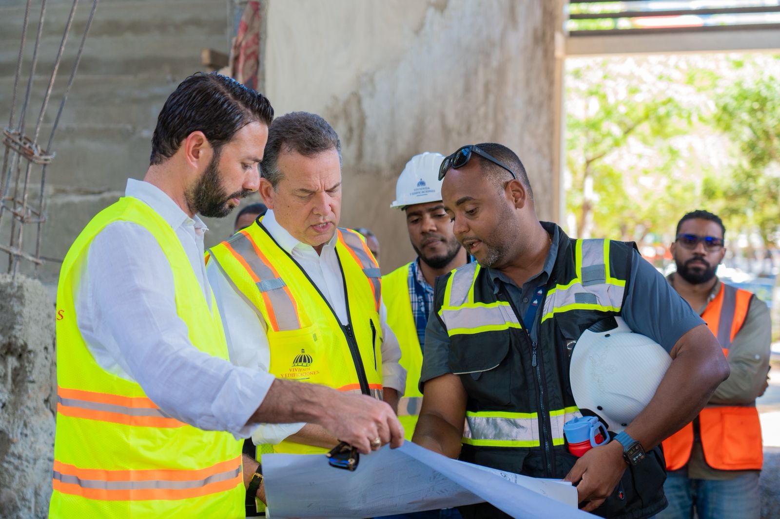Ministro Ito Bisonó acelera entrega de obras deportivas; Pabellón de Taekwondo supera el 75% de ejecución