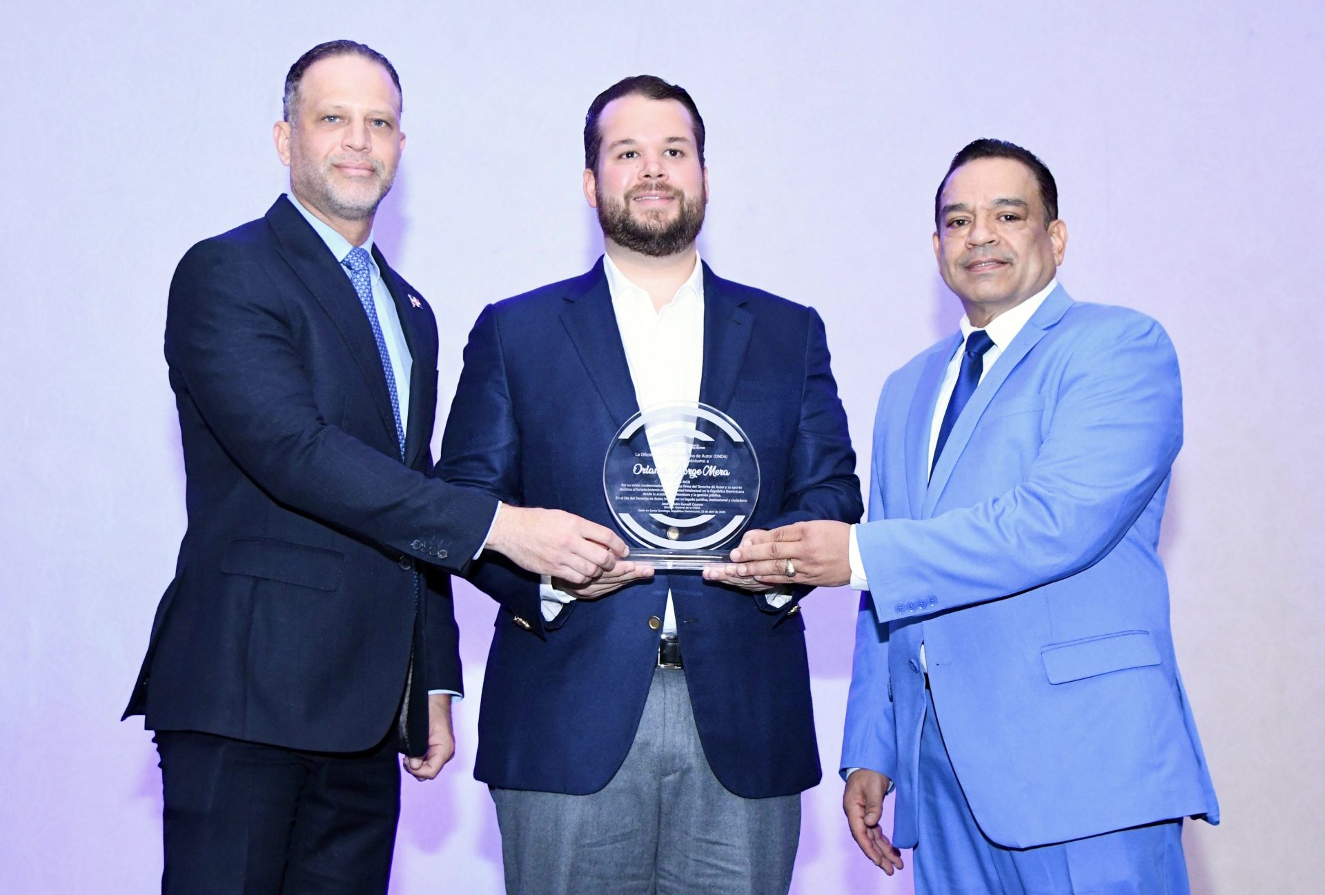 Resaltan a Orlando Jorge Mera en foro derecho autor en deporte