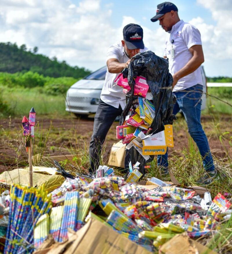 Interior y Policía elimina 10, 191 fuegos artificiales incautados por distribución y venta ilegal – Ministerio de Interior y Policia