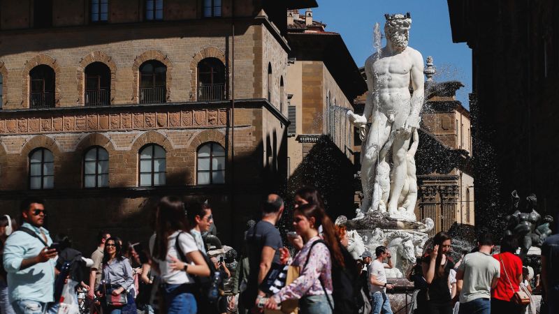 Una turista provoca daños en una histórica estatua de Florencia durante una despedida de soltera