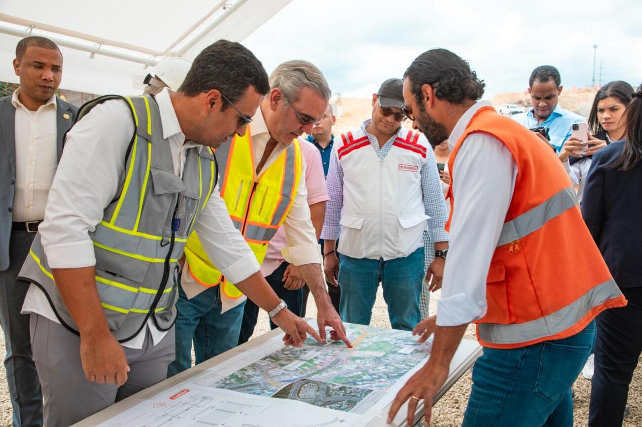 Presidente Abinader supervisa avances en la construcción de la avenida República de Colombia, ejecutada con fondos del contrato de Aerodom por casi RD 12,000 millones