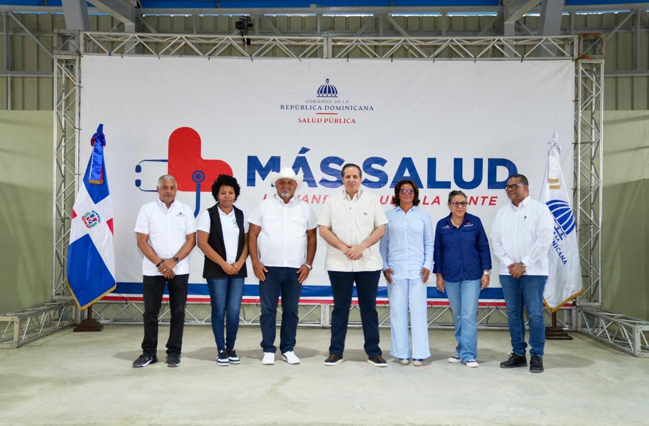 Ministerio de Salud acerca servicios médicos gratuitos a la población de Monte Plata