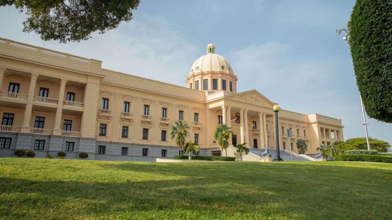 Presidente Luis Abinader declara emergencia nacional en cinco provincias y el Distrito Nacional
