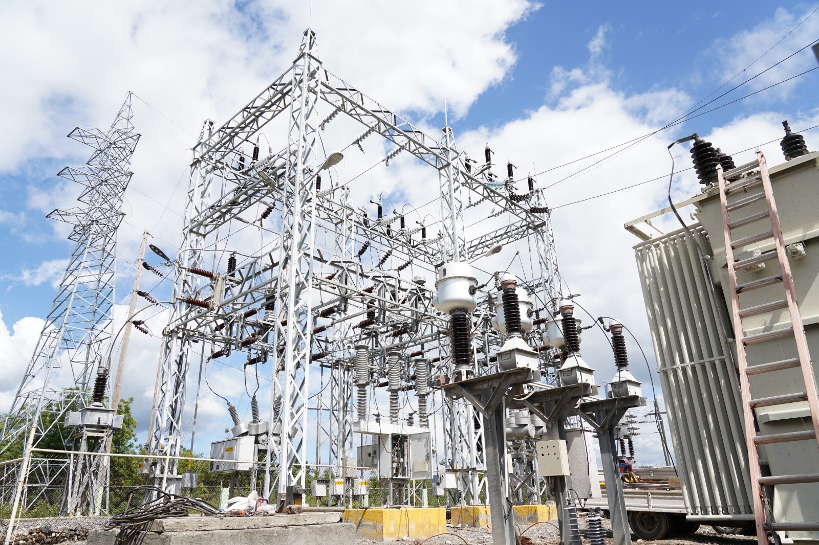 Edesur instala transformador de potencia en subestación Cruce de Ocoa