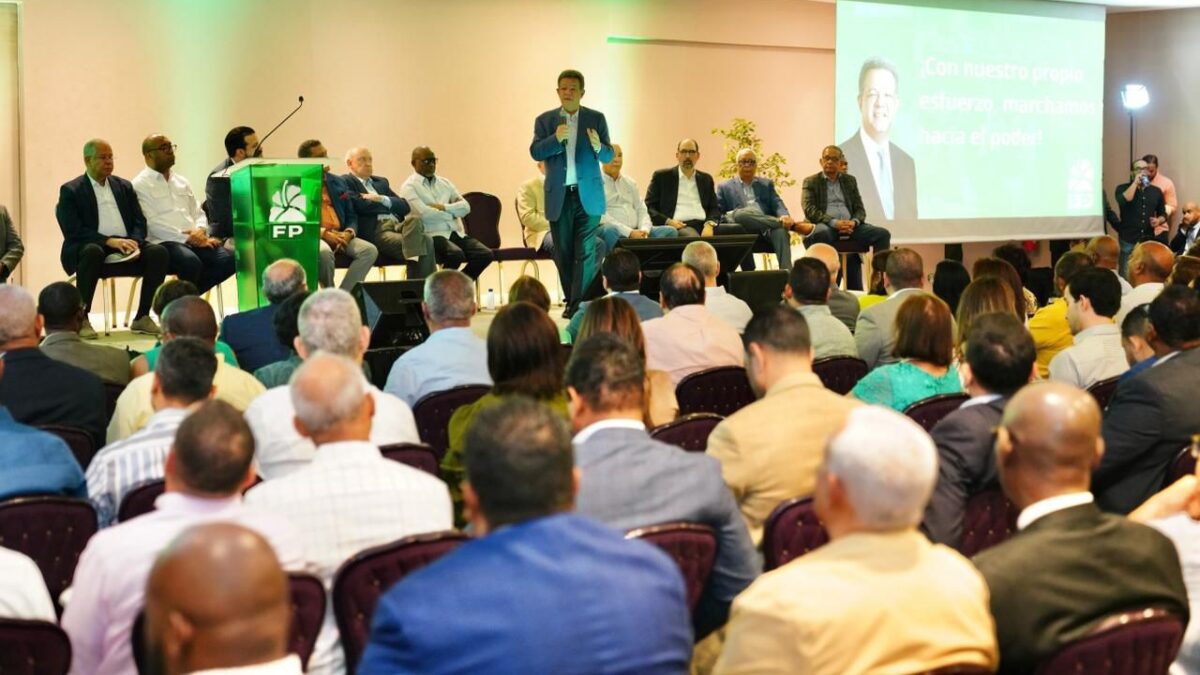 Leonel Fernández continúa este fin de semana jornadas internas de trabajo de la Fuerza del Pueblo