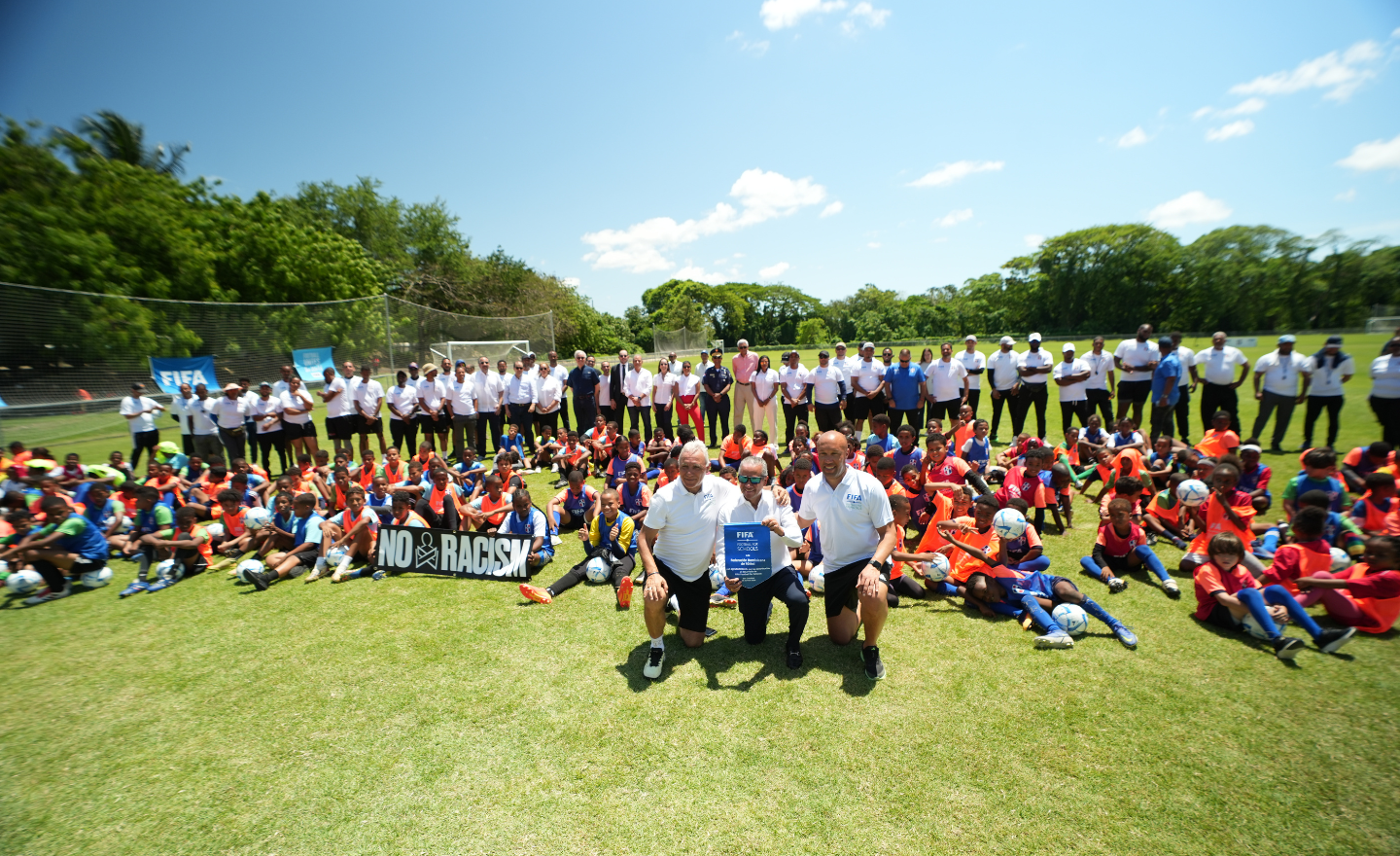 Celebrado por todo lo alto el lanzamiento del programa FIFA Football for Schools en RD