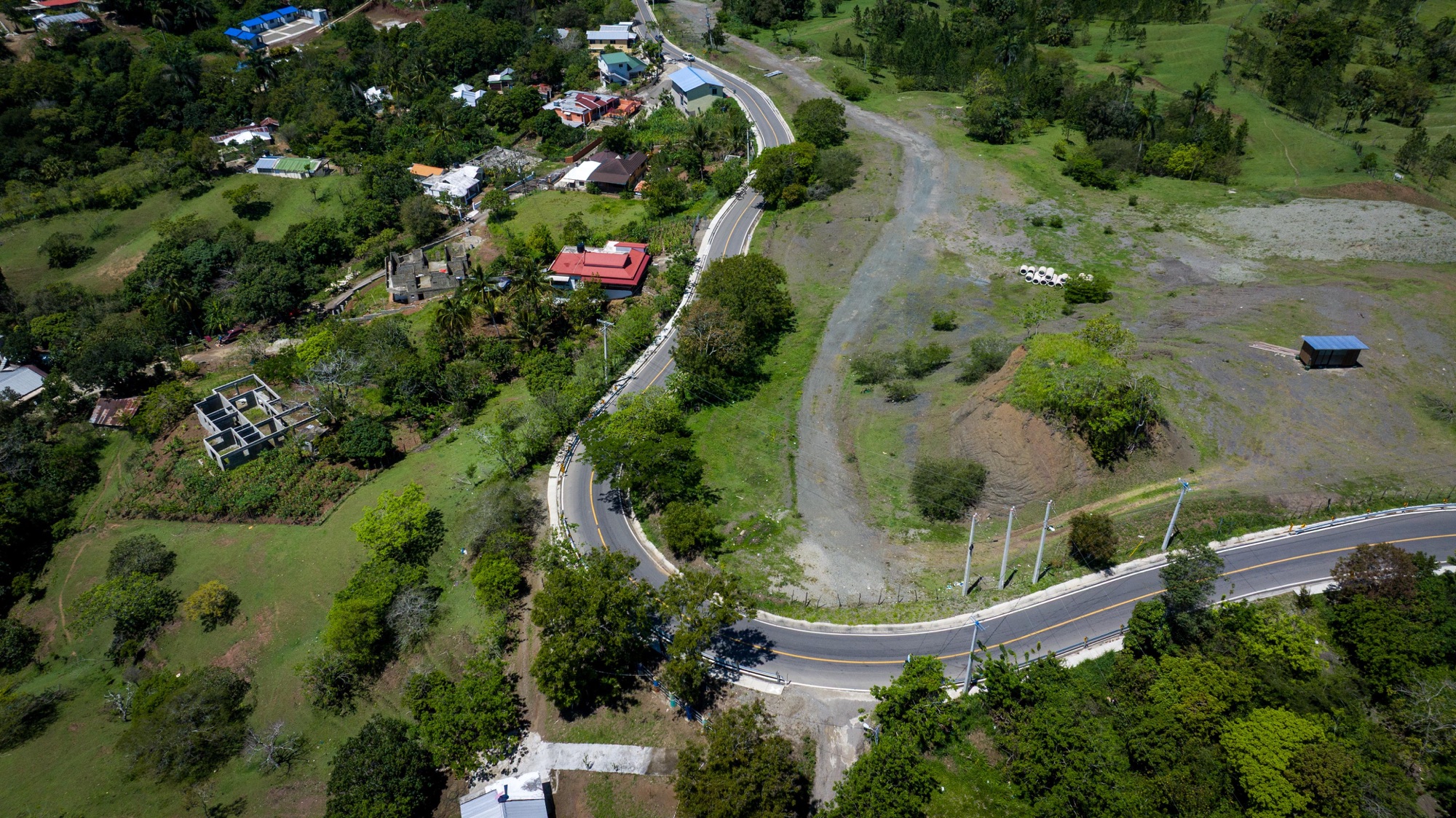 Presidente Abinader inaugura carretera Cruce de Pedregal-La Guázuma en San José de las Matas para continuar impulso de la producción, el turismo y la calidad de vida en la sierra de Santiago