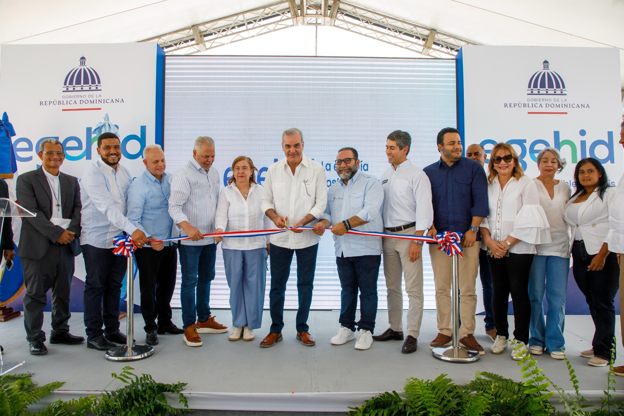 En inauguración de carretera que conecta al distrito municipal de Tavera con Jarabacoa, presidente Abinader dice nunca antes se habían hecho tantas carreteras y tantas mejorías en la sierra