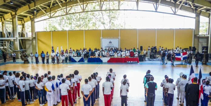Alberto Rodríguez encabeza apertura de Juegos Interescolares en Los Alcarrizos: «El deporte escolar es el alma de las comunidades»
