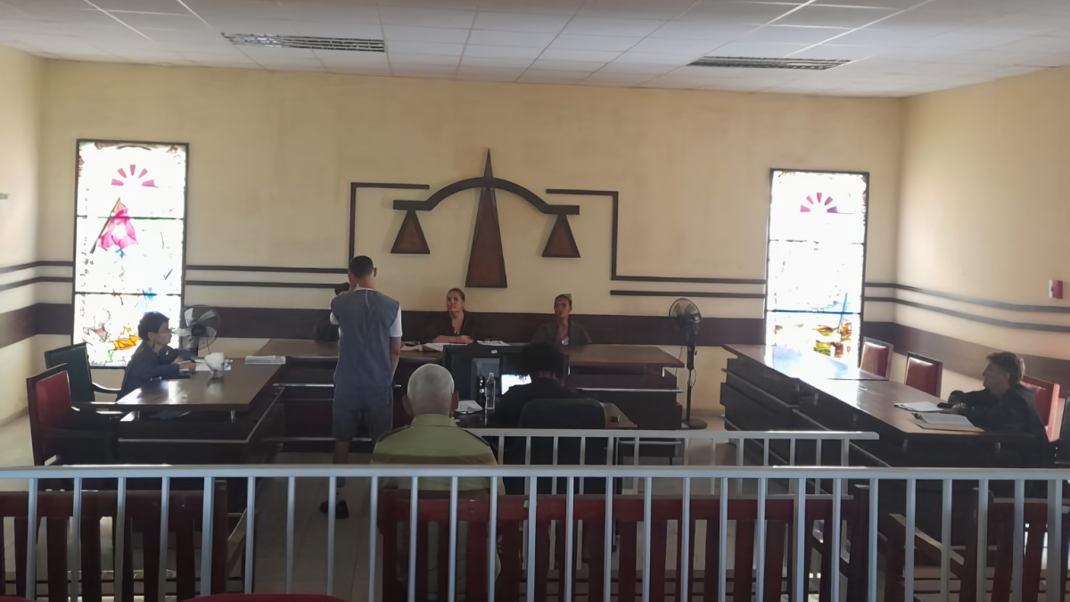 Condenan a implicados en millonario desvío de fondos en empresa estatal de Santiago de Cuba