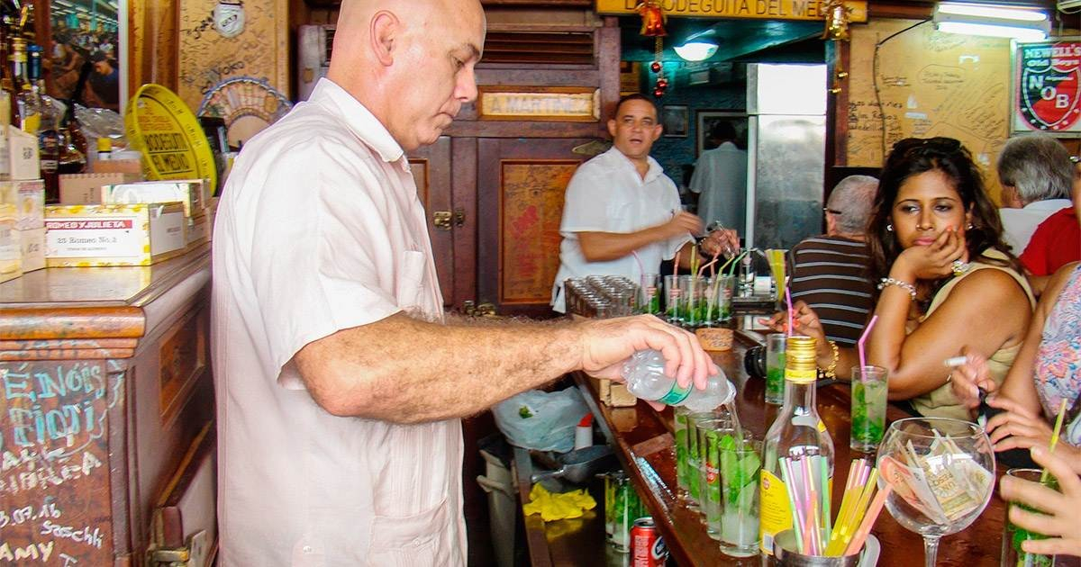 Un día como hoy se inaugura en La Habana Vieja el restaurante La Bodeguita del Medio