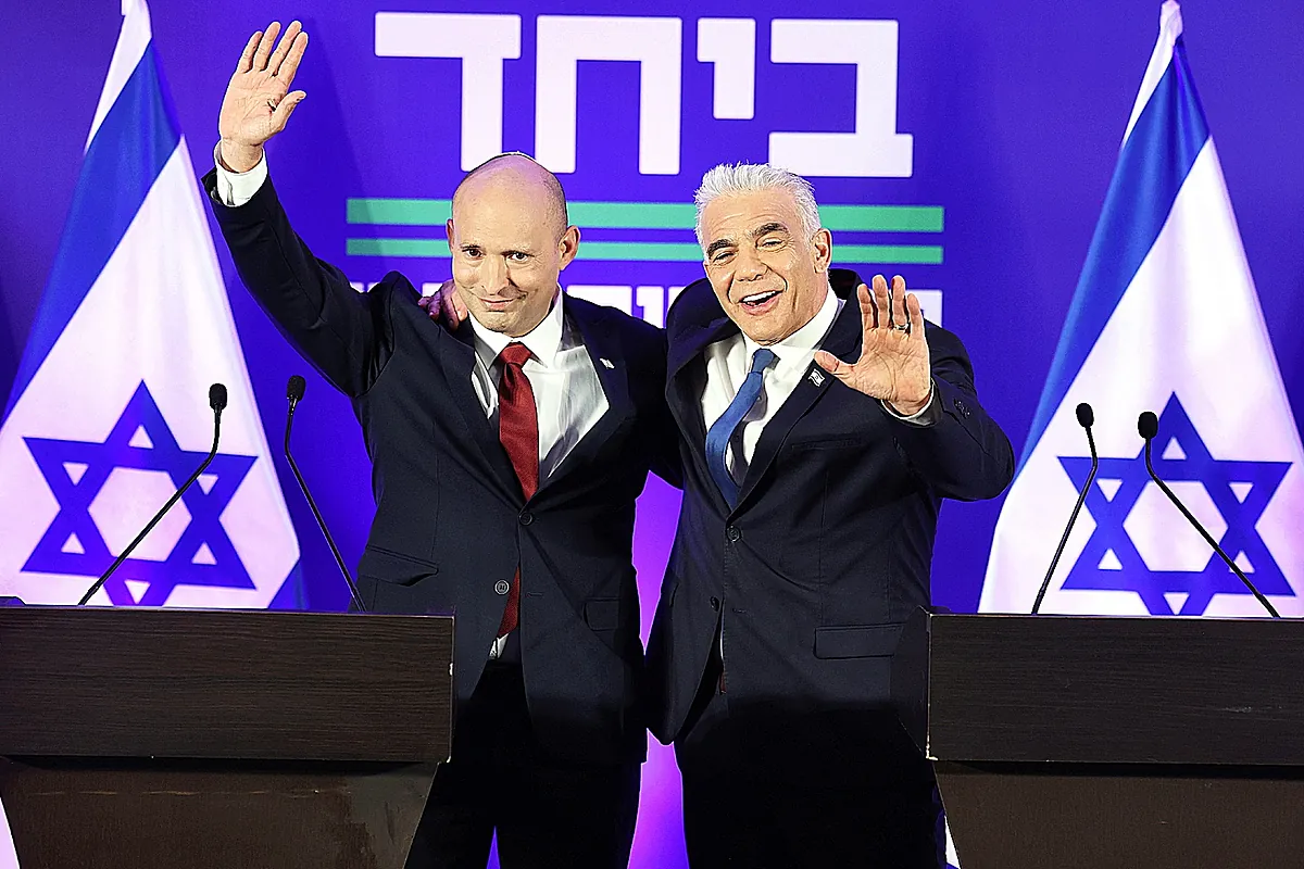 Los líderes de la oposición israelí se unen para emular a Magyar y derrotar a Netanyahu: "Momentos decisivos requieren pasos audaces"