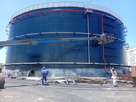 Avanza reparación de tanque en base de supertanqueros de Matanzas