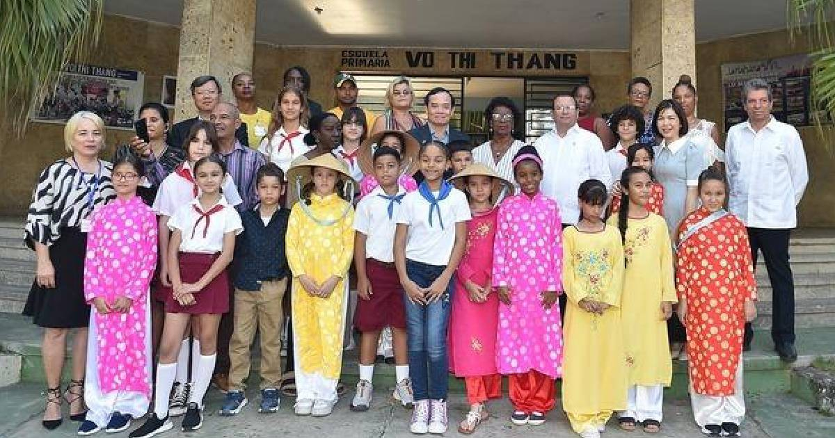 Denuncian violencia y favoritismos en escuela «modelo» en La Habana