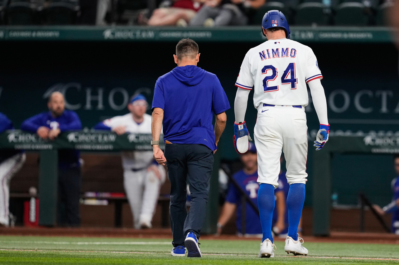 Brandon Nimmo se retira por molestias en los isquiotibiales