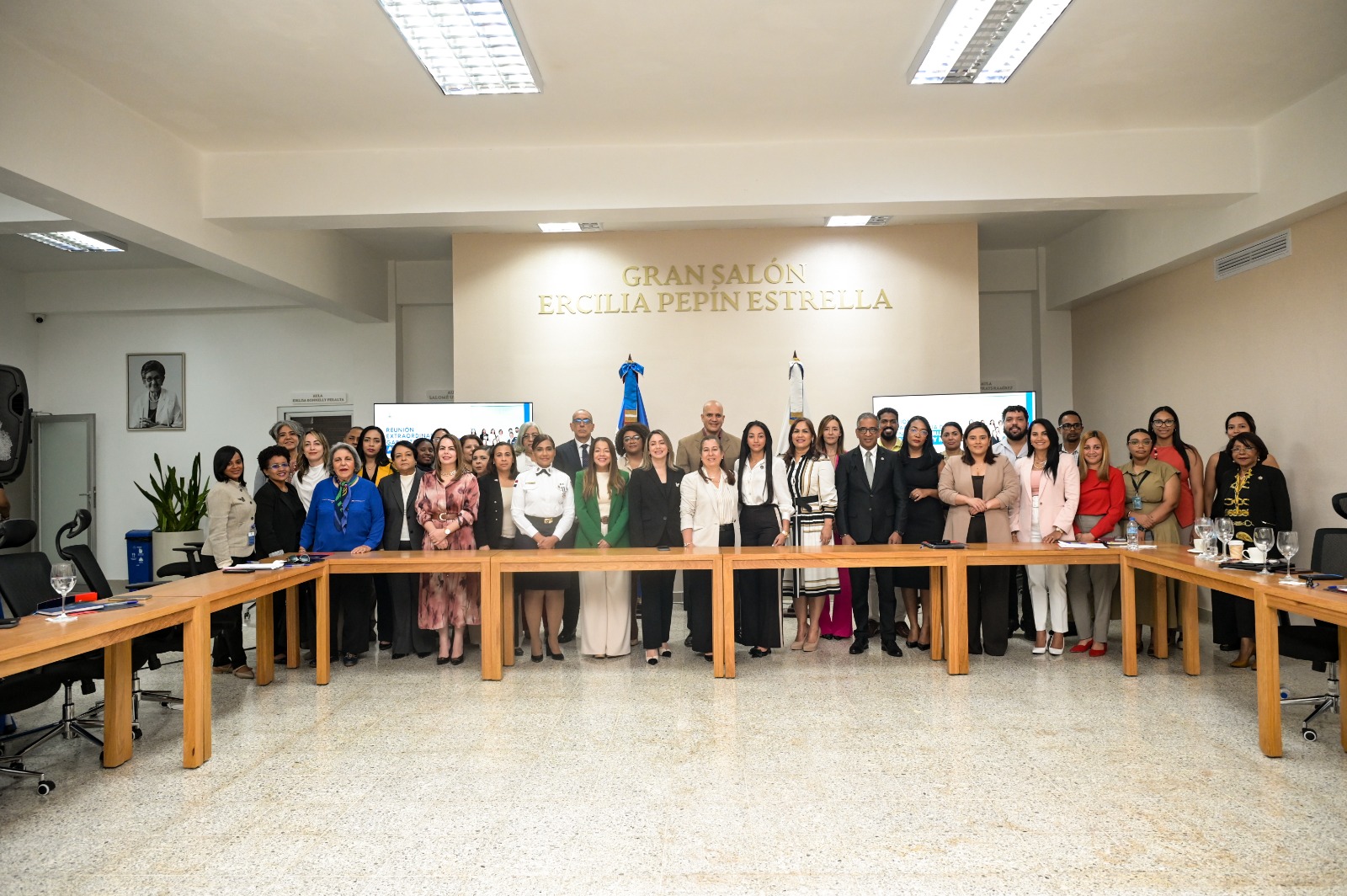 Gabinete de Mujeres, Adolescentes y Niñas aprueba plan para combatir la violencia de género en el país