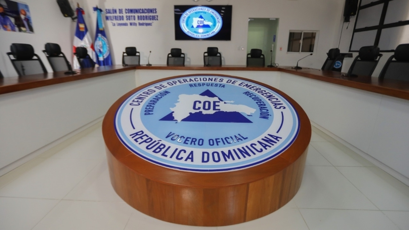 COE mantiene 4 provincias en alerta roja por vaguada