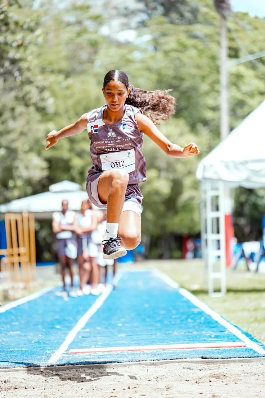 Samaná domina la apertura del Torneo Nacional de Atletismo Escolar INEFI 2026