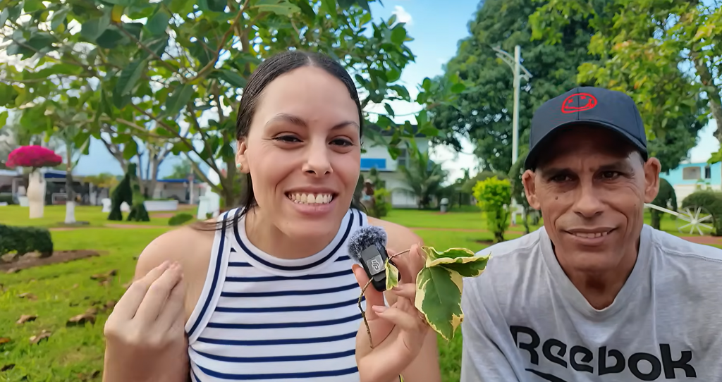 Era maestra en Cuba. Ahora reconstruye su vida en Rep Dominicana como "youtuber" y trae de visita a su padre