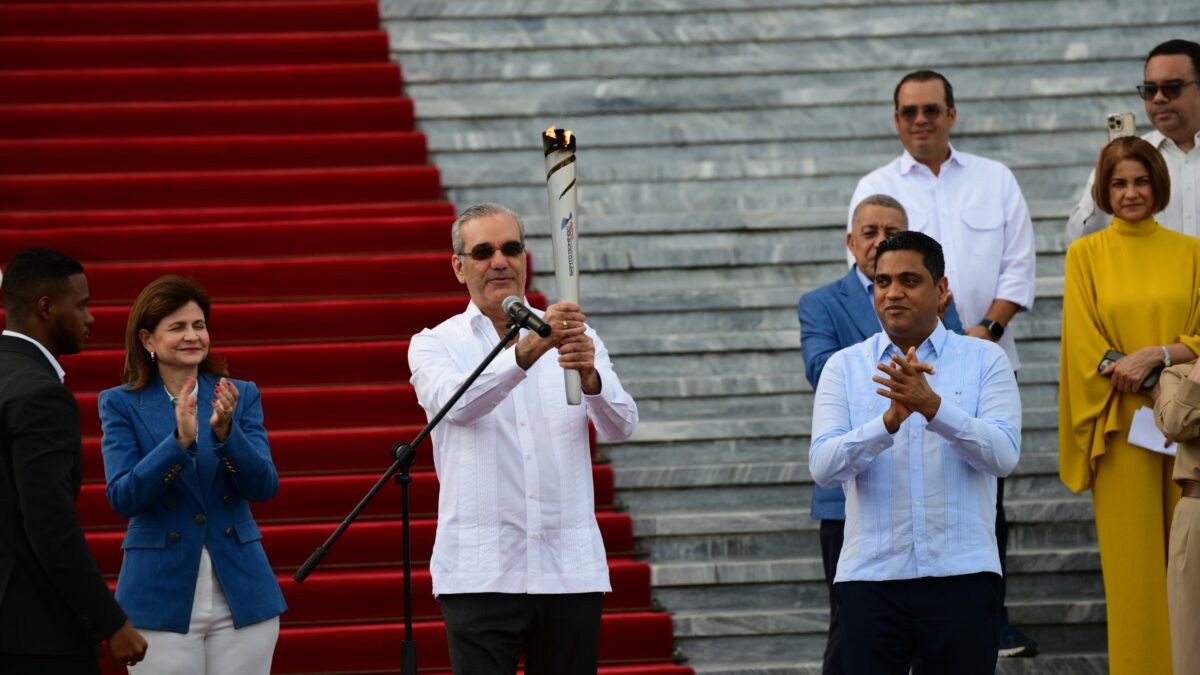 Abinader oficializa el inicio de la ruta de la antorcha hacia los XXV Juegos Centroamericanos y del Caribe Santo Domingo 2026