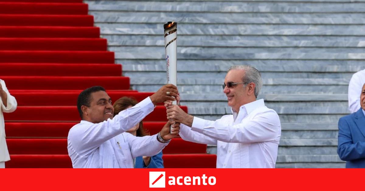 La llama que une una región: Abinader recibe la antorcha de los XXV Juegos Centroamericanos y del Caribe