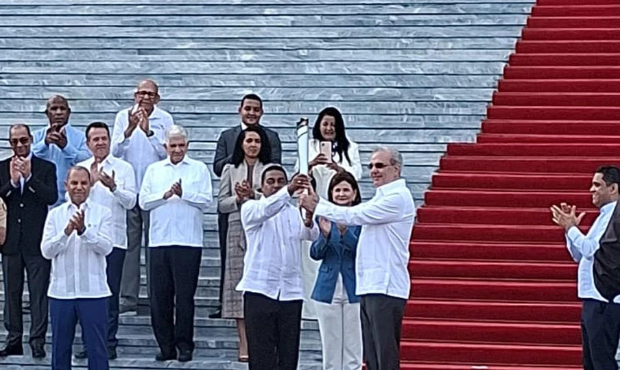 Presidente Abinader encabeza acto de inicio de recorrido de la llama de los XXV Juegos Centroamericanos y del Caribe