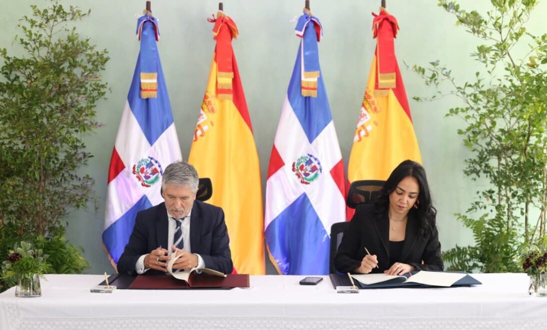 Ministra de Interior y Policía, Faride Raful, firma tratado internacional con España para fortalecer la prevención y detección del crimen organizado – Ministerio de Interior y Policia