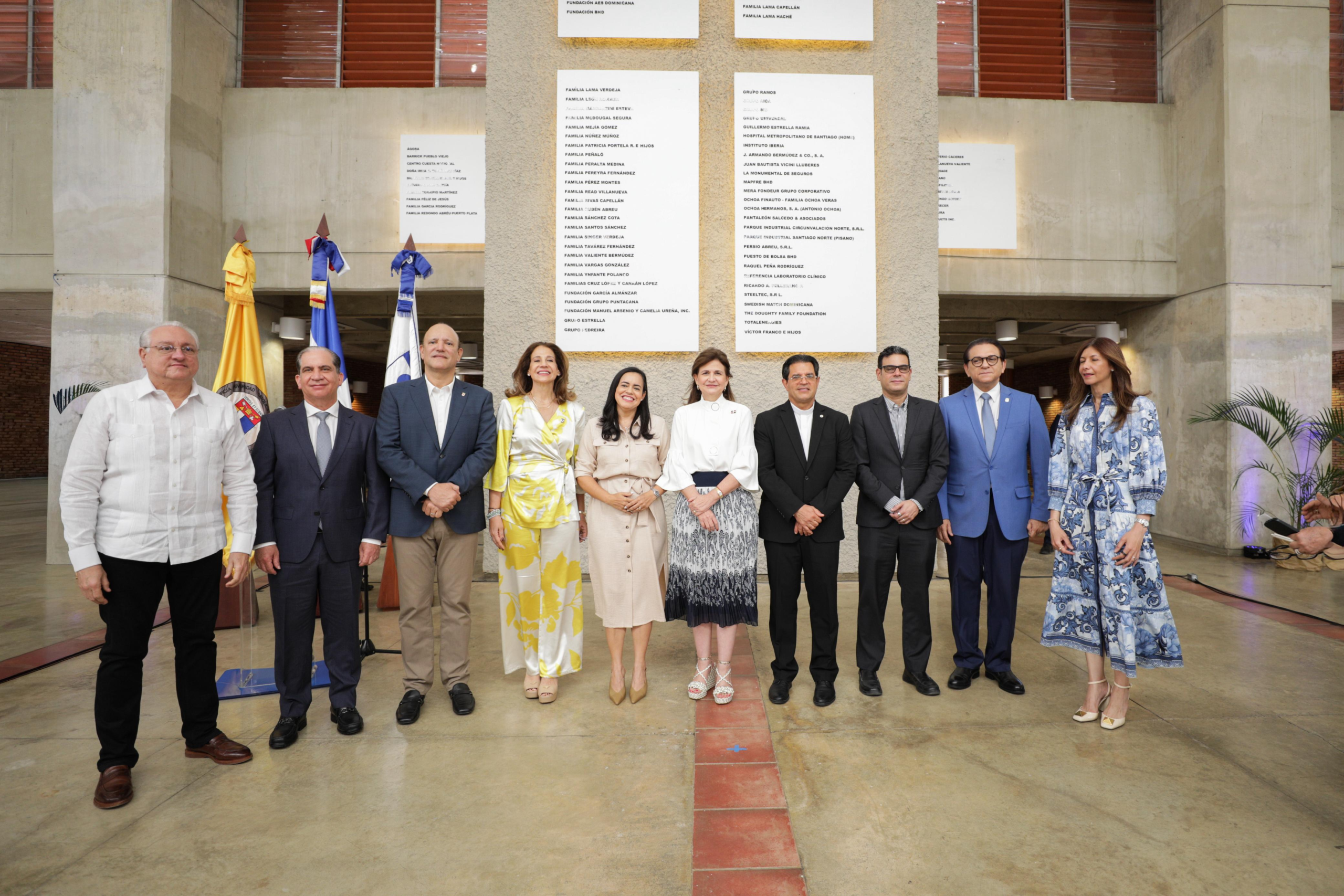 Vicepresidenta Raquel Peña encabeza develamiento del mural de nuevos miembros de Guardianes de la Academia de la PUCMM