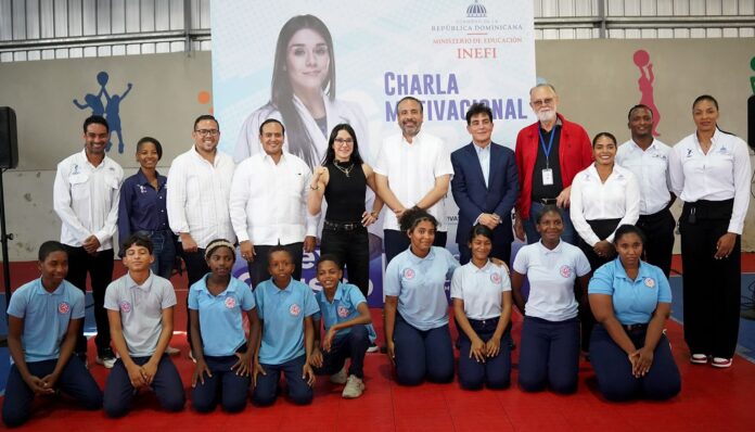 INEFI junto a la atleta mexicana Alexa Grasso, inspiran a niños y jóvenes del Capotillo con su historia de éxito en las artes marciales mixtas