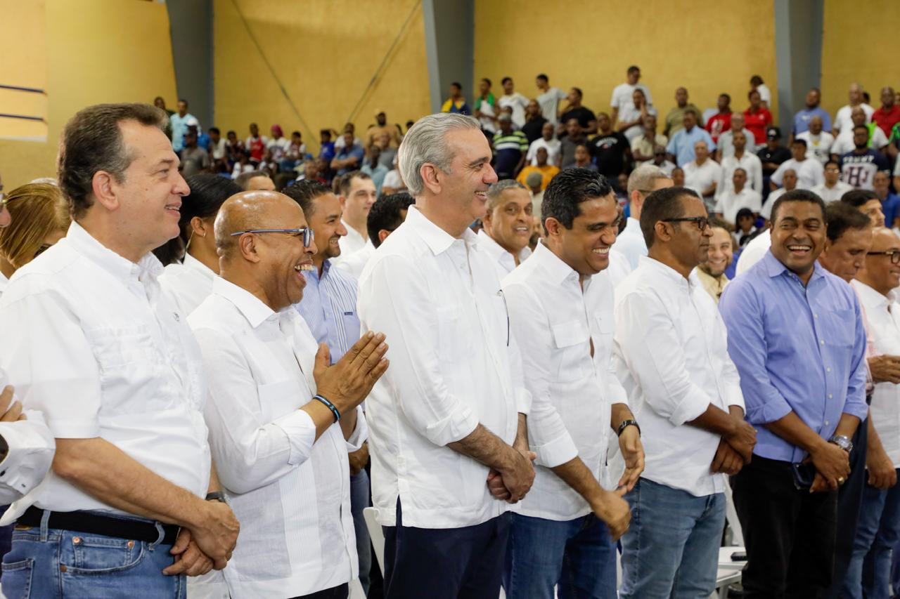 Presidente Luis Abinader entrega remodelado Club Los Cachorros de Cristo Rey con inversión de más de RD$54 millones