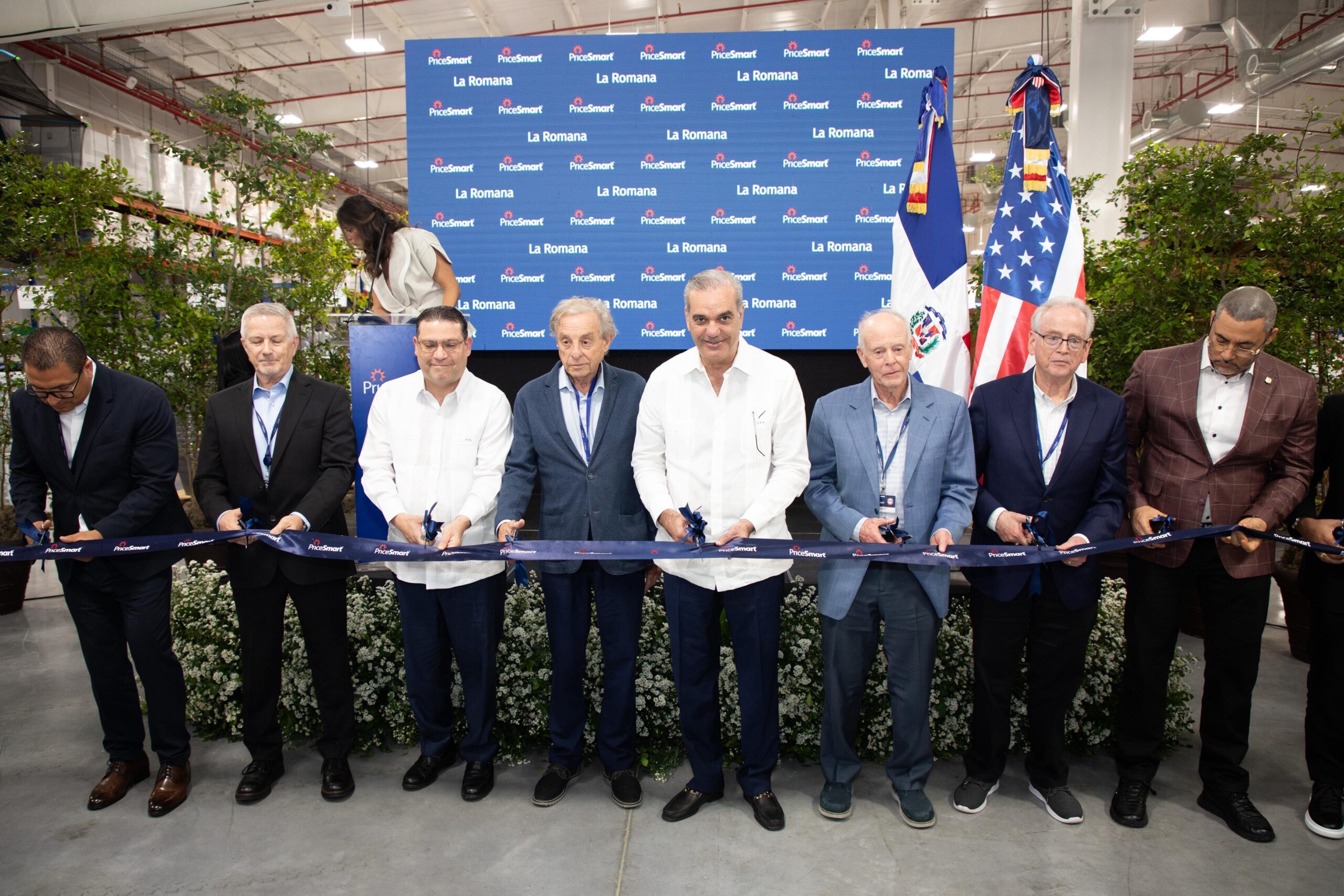 Presidente Abinader participa en la inauguración de la nueva sucursal de PriceSmart en La Romana, que impulsa el crecimiento económico, la inversión extranjera y la generación de empleos en la región Este