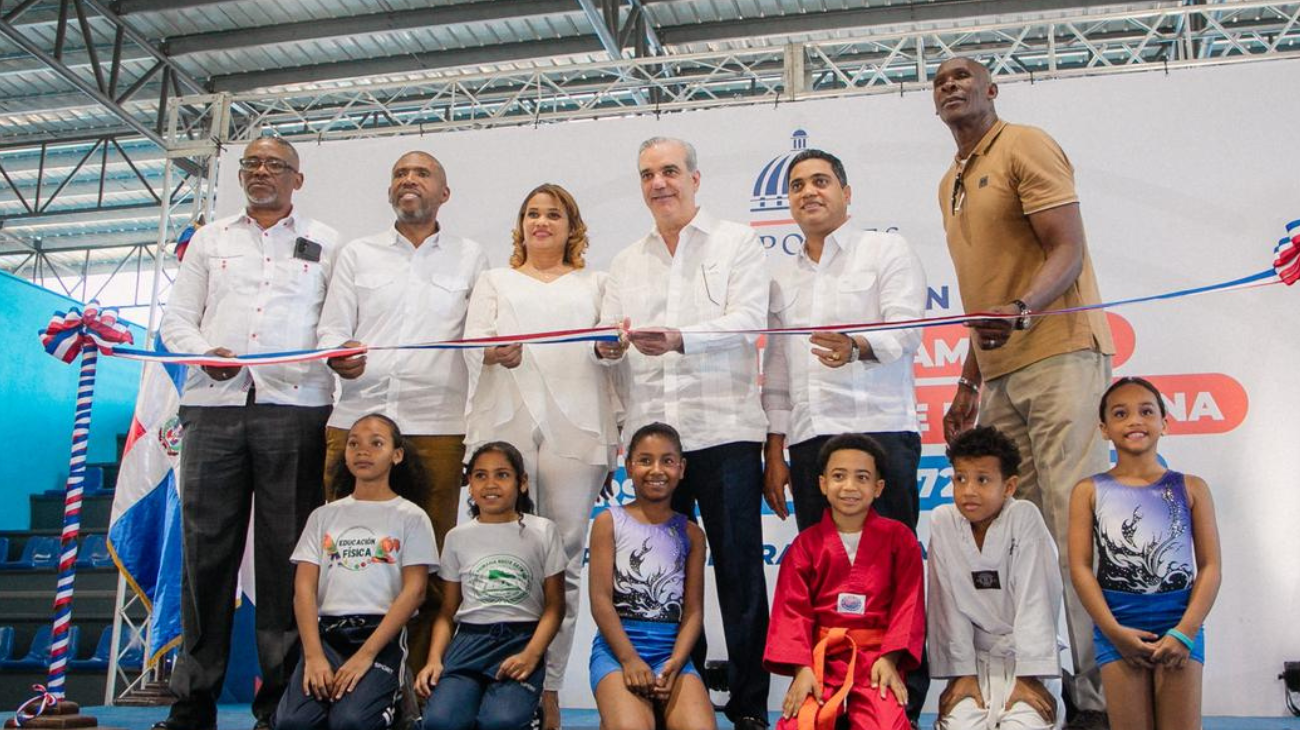 Presidente Abinader inaugura pabellones deportivos para fortalecer el deporte y la recreación de la juventud de La Romana