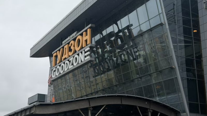 Qué dice un centro comercial desierto en Moscú sobre los problemas económicos de Rusia