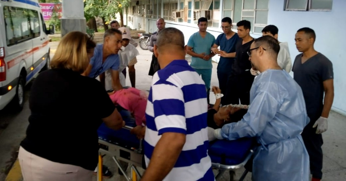 Accidente masivo de ómnibus deja decenas de heridos en peligroso tramo de la autopista nacional en Cienfuegos